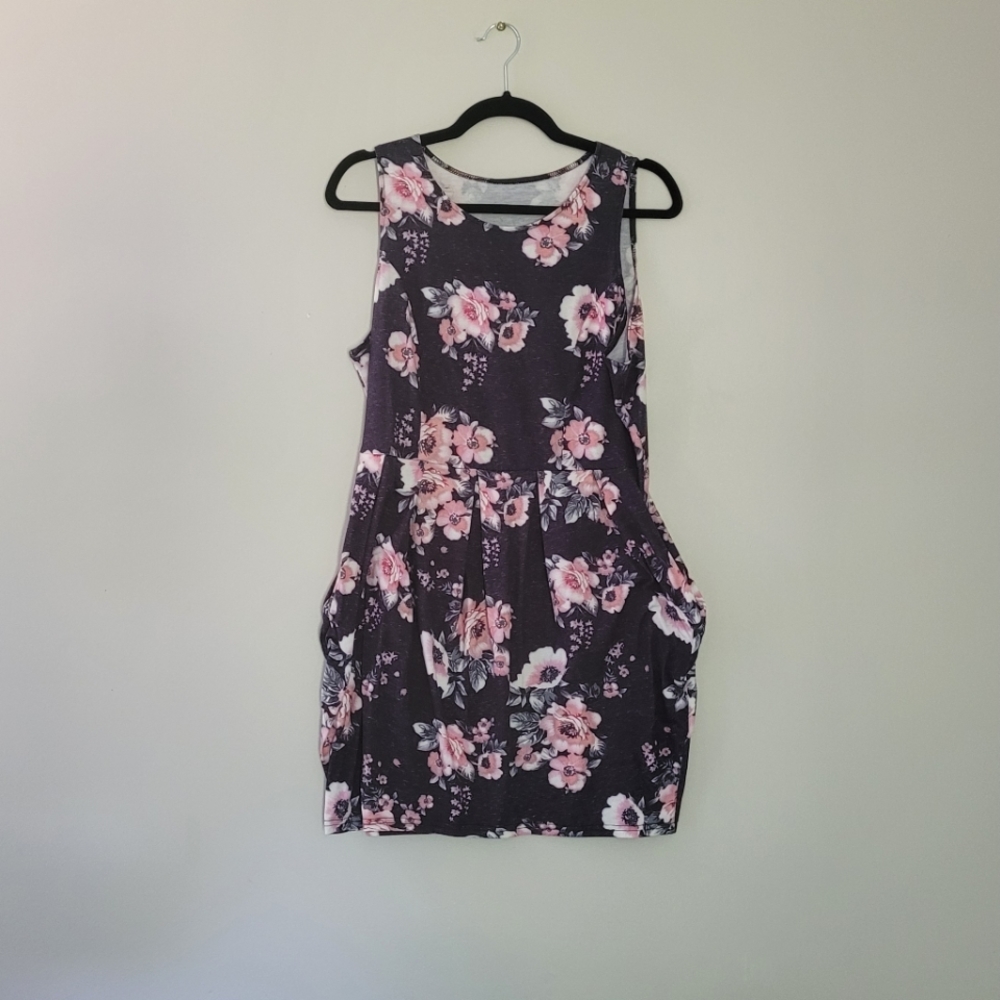 Floral dress with pockets